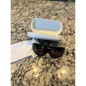 Oakley women’s breathless sunglasses with case and dust bag